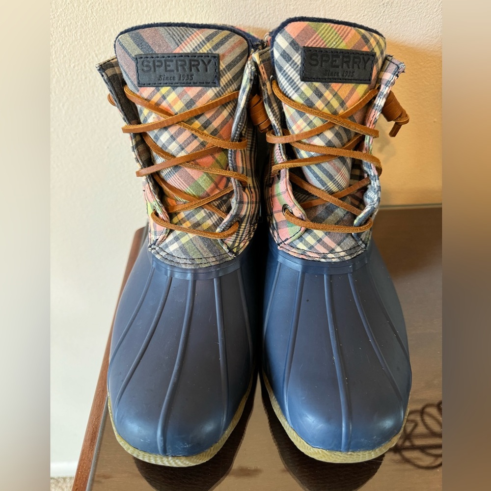 Sperry Women’s top sider duck boot saltwater plaid navy, size 7